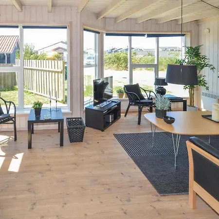 Сasa de vacaciones Four-bedroom Holiday In