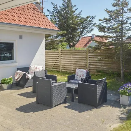 Сasa de vacaciones Four-bedroom Holiday In Blokhus